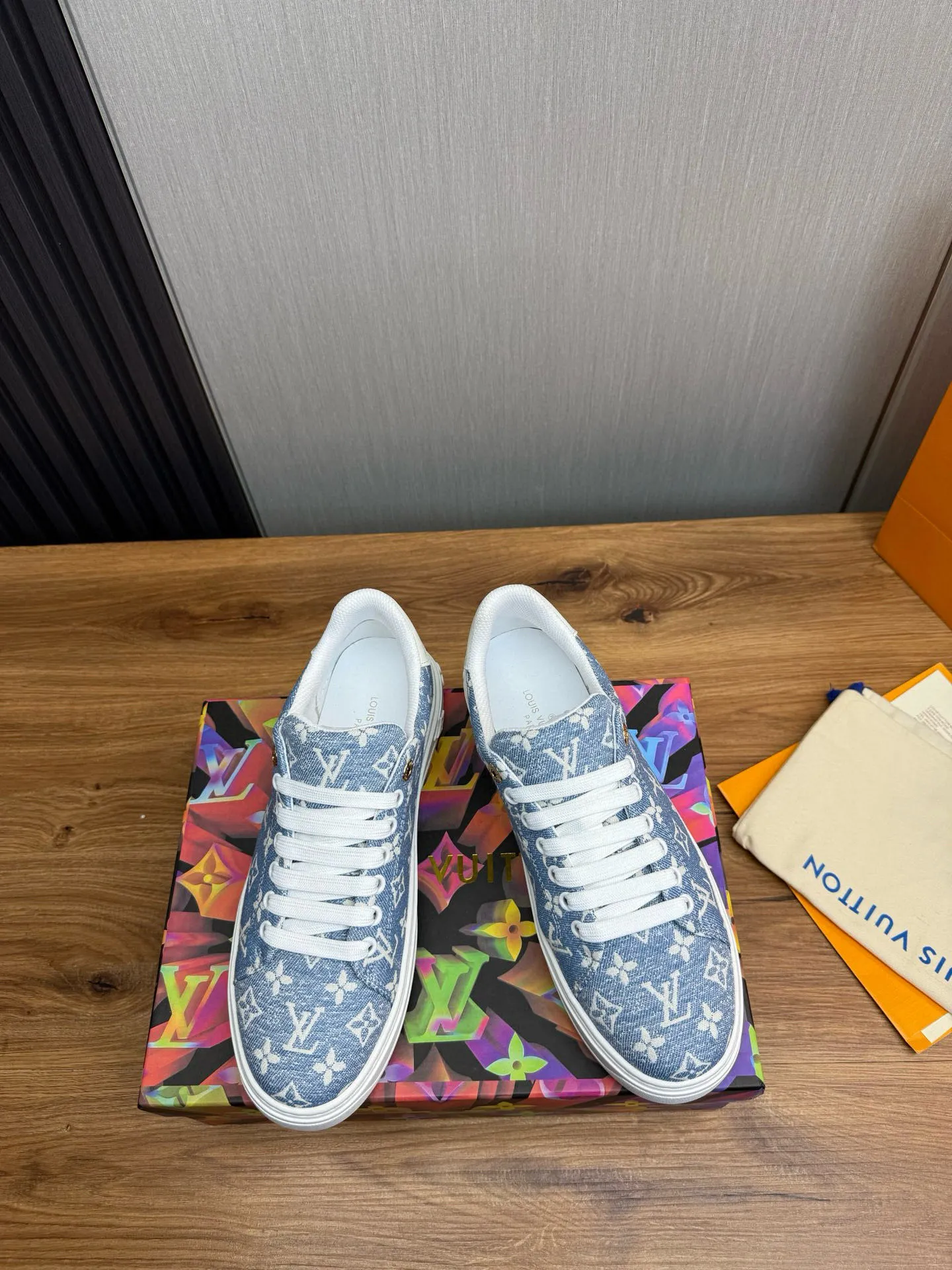 Factory price: 520💰LOUIS VUITTON [Louis VUITTON] The new trendy Lv is on the market🎁, casual and fashionable men's shoes👟The upper is made of imported original fabric + cowhide mesh lining, the original wear-resistant rubber outsole, the version is simple and elegant, exclusive for trendy men. Code number: 38-44, customized 45, 46